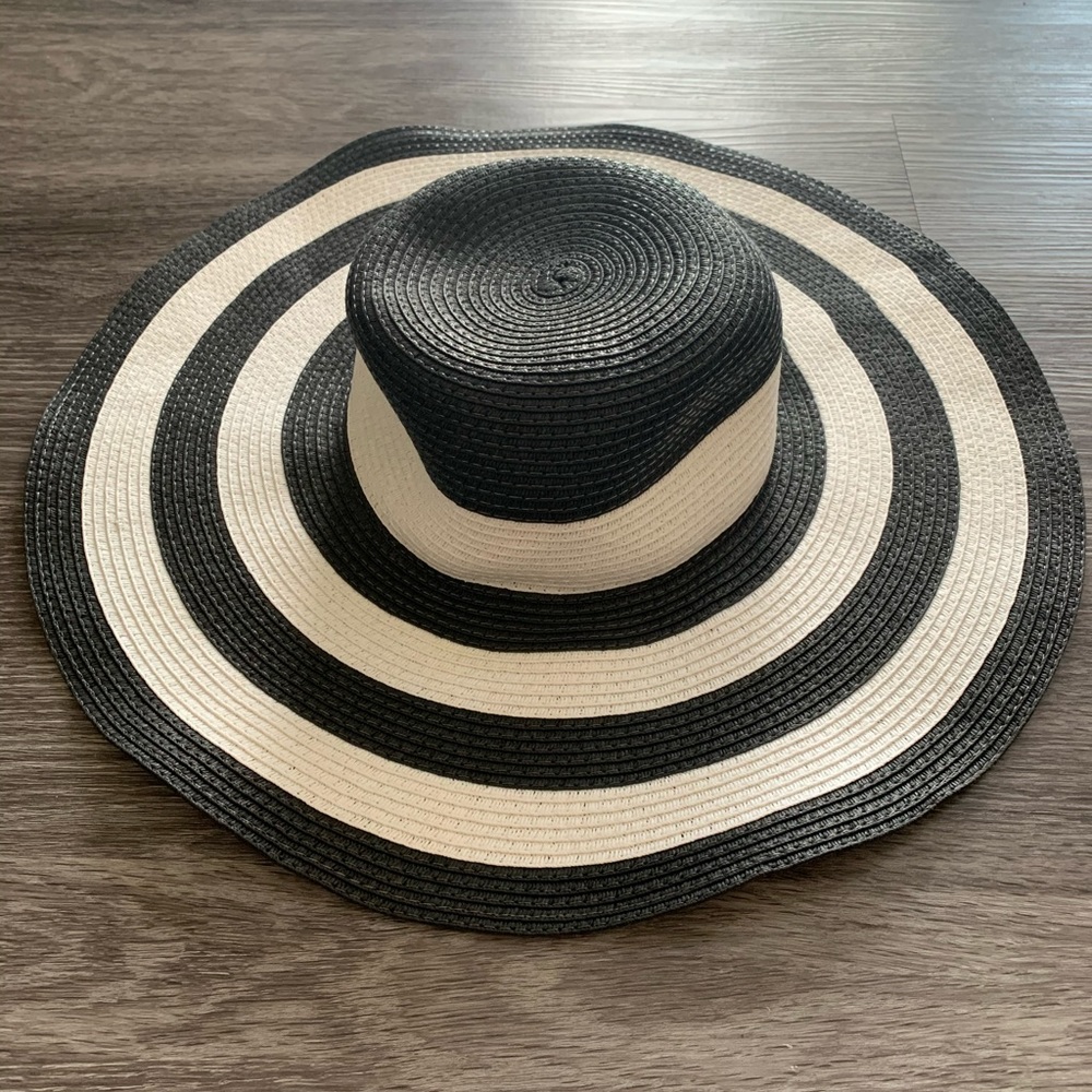 Floppy black & white striped sun beach/pool hat